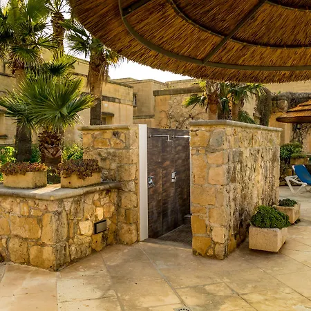 Villagg Tal Fanal Hotel Għasri