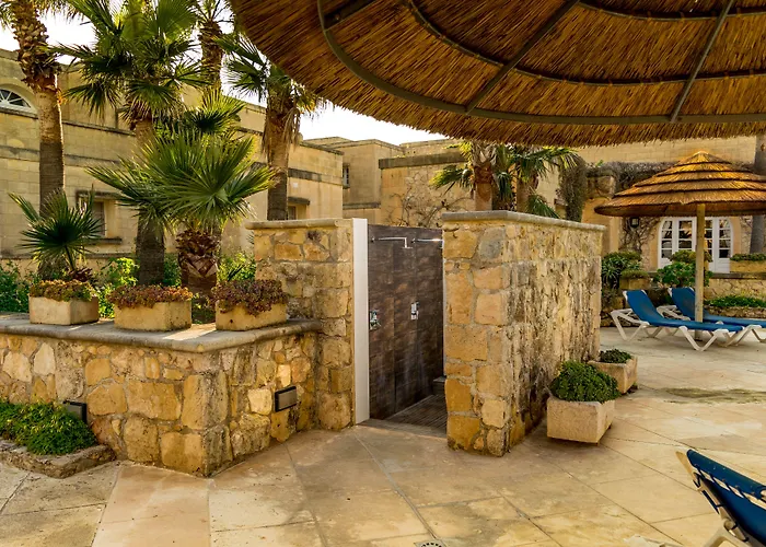 Villagg Tal Fanal Hotel Għasri