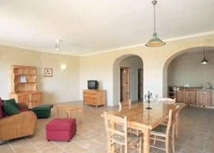 Villagg Tal Fanal * Għasri