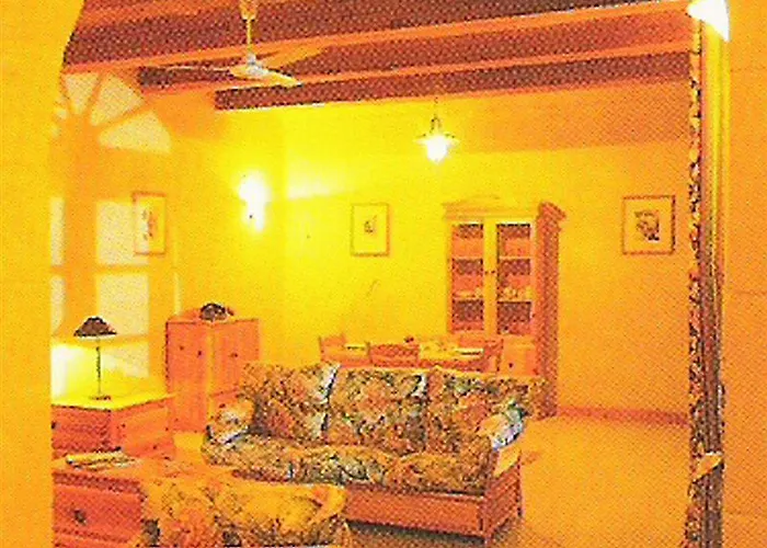 Villagg Tal Fanal Hotel Għasri