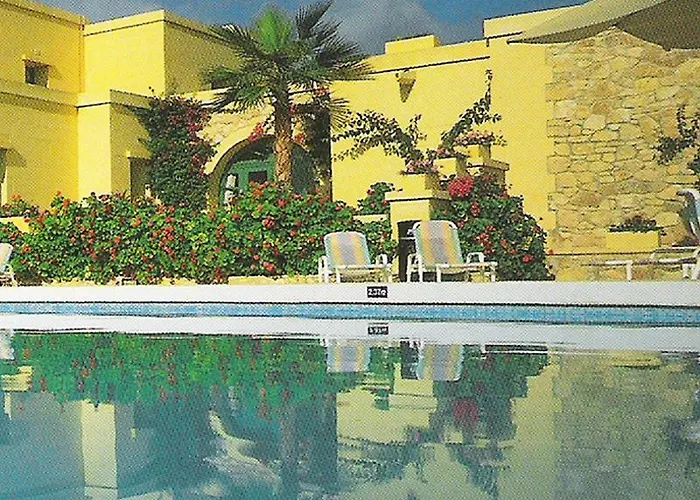 Villagg Tal Fanal * Għasri